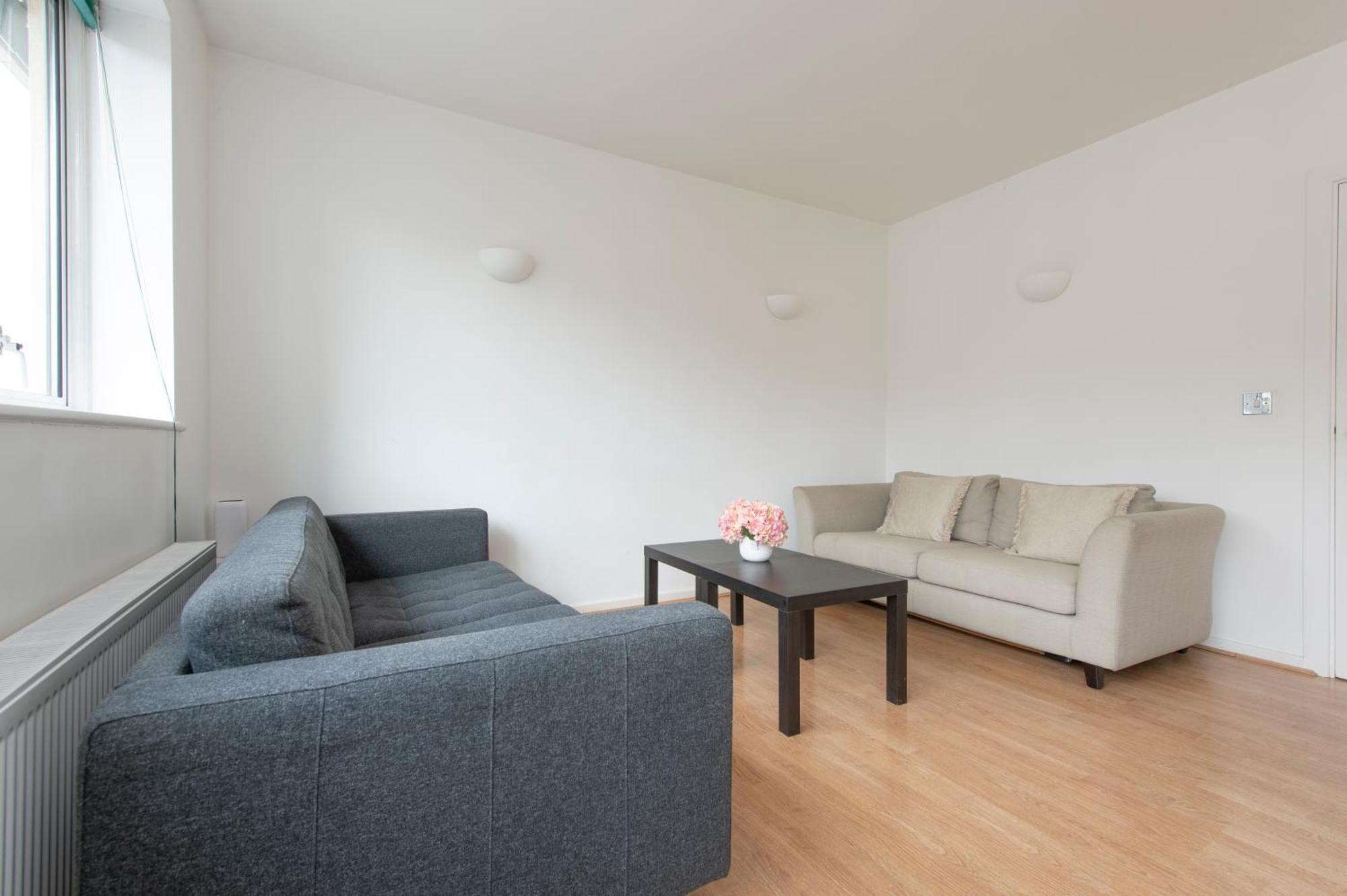 Modern Luxury Apartment By Bow Road Station ロンドン エクステリア 写真