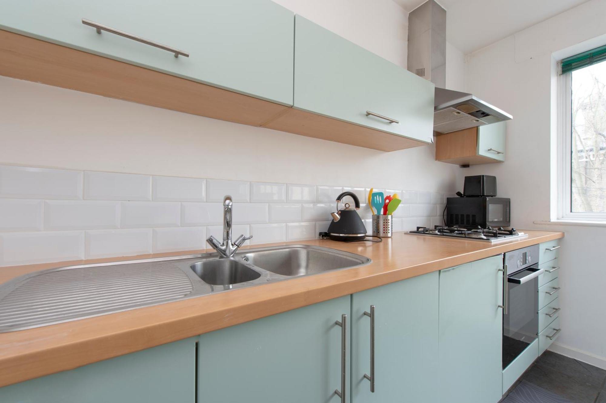 Modern Luxury Apartment By Bow Road Station ロンドン エクステリア 写真