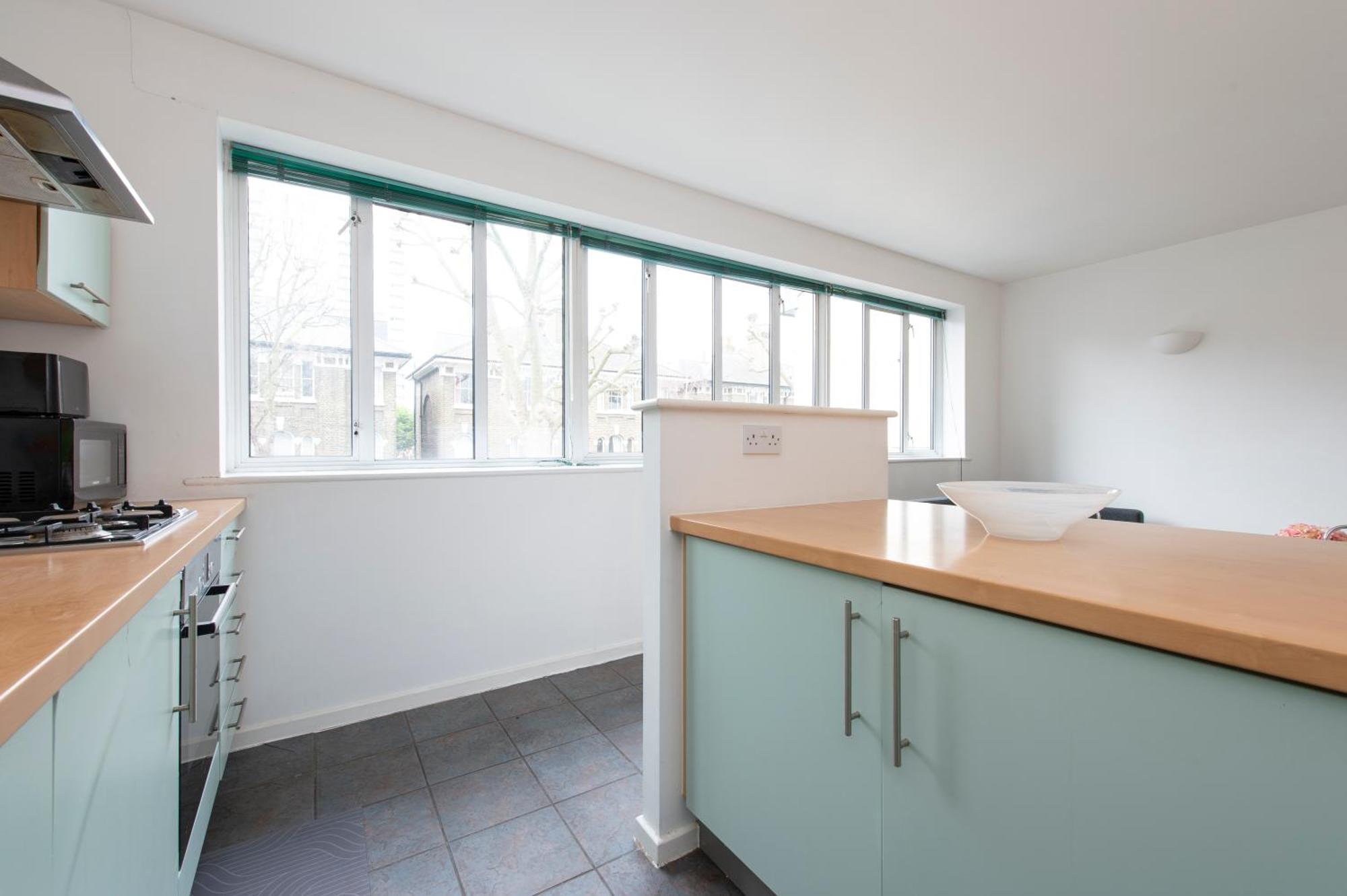 Modern Luxury Apartment By Bow Road Station ロンドン エクステリア 写真