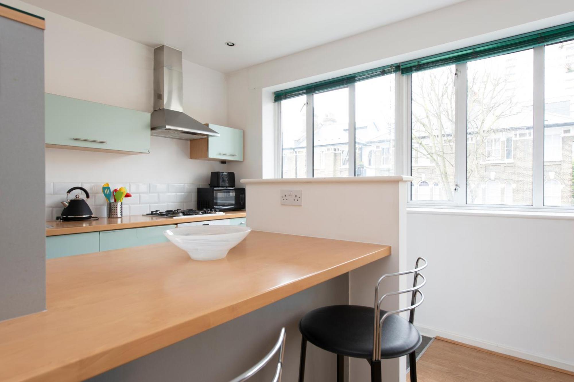 Modern Luxury Apartment By Bow Road Station ロンドン エクステリア 写真
