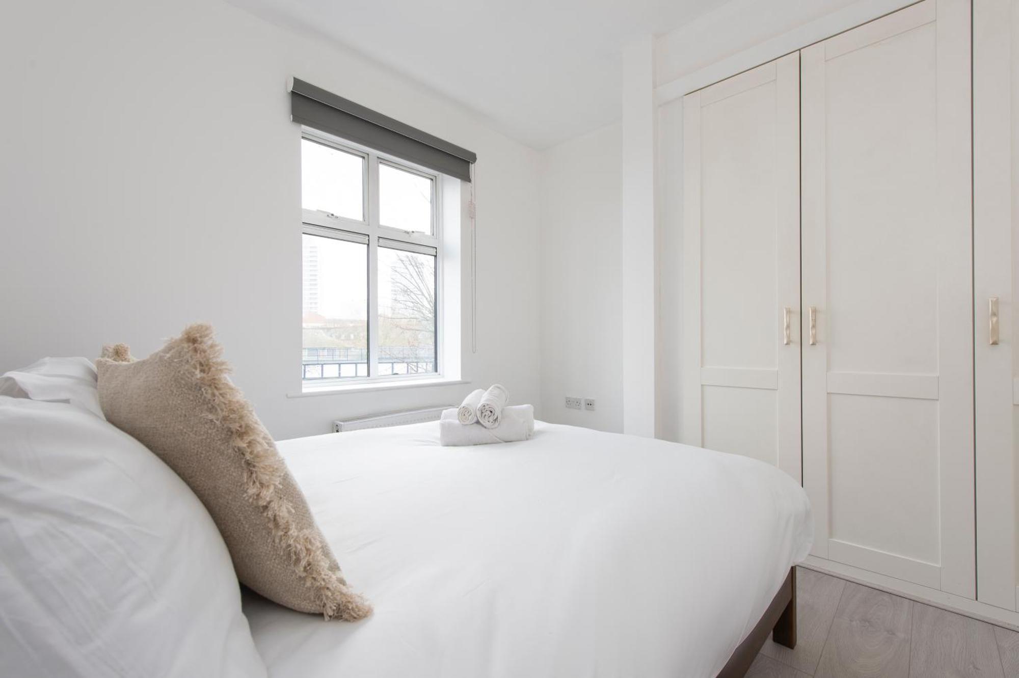 Modern Luxury Apartment By Bow Road Station ロンドン エクステリア 写真