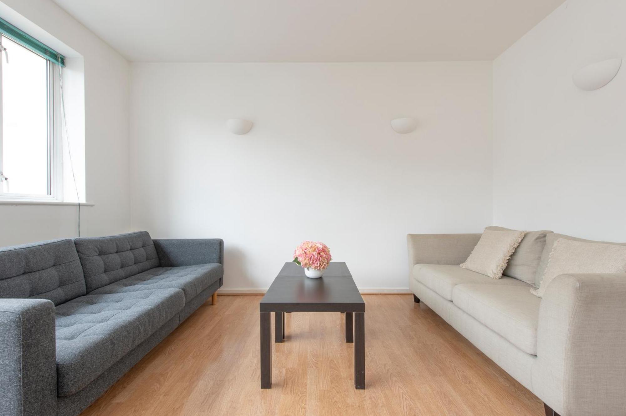 Modern Luxury Apartment By Bow Road Station ロンドン エクステリア 写真