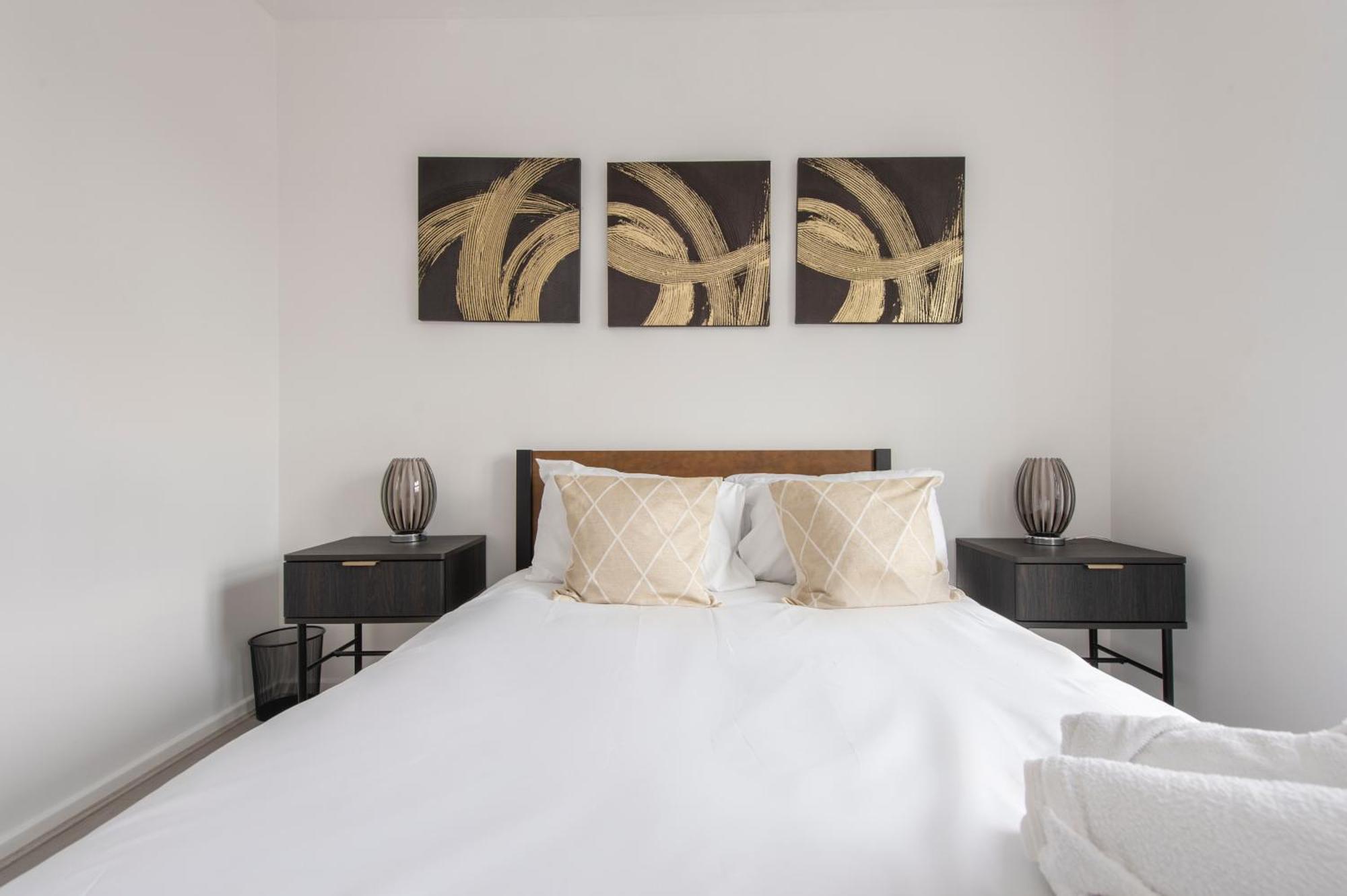 Modern Luxury Apartment By Bow Road Station ロンドン エクステリア 写真