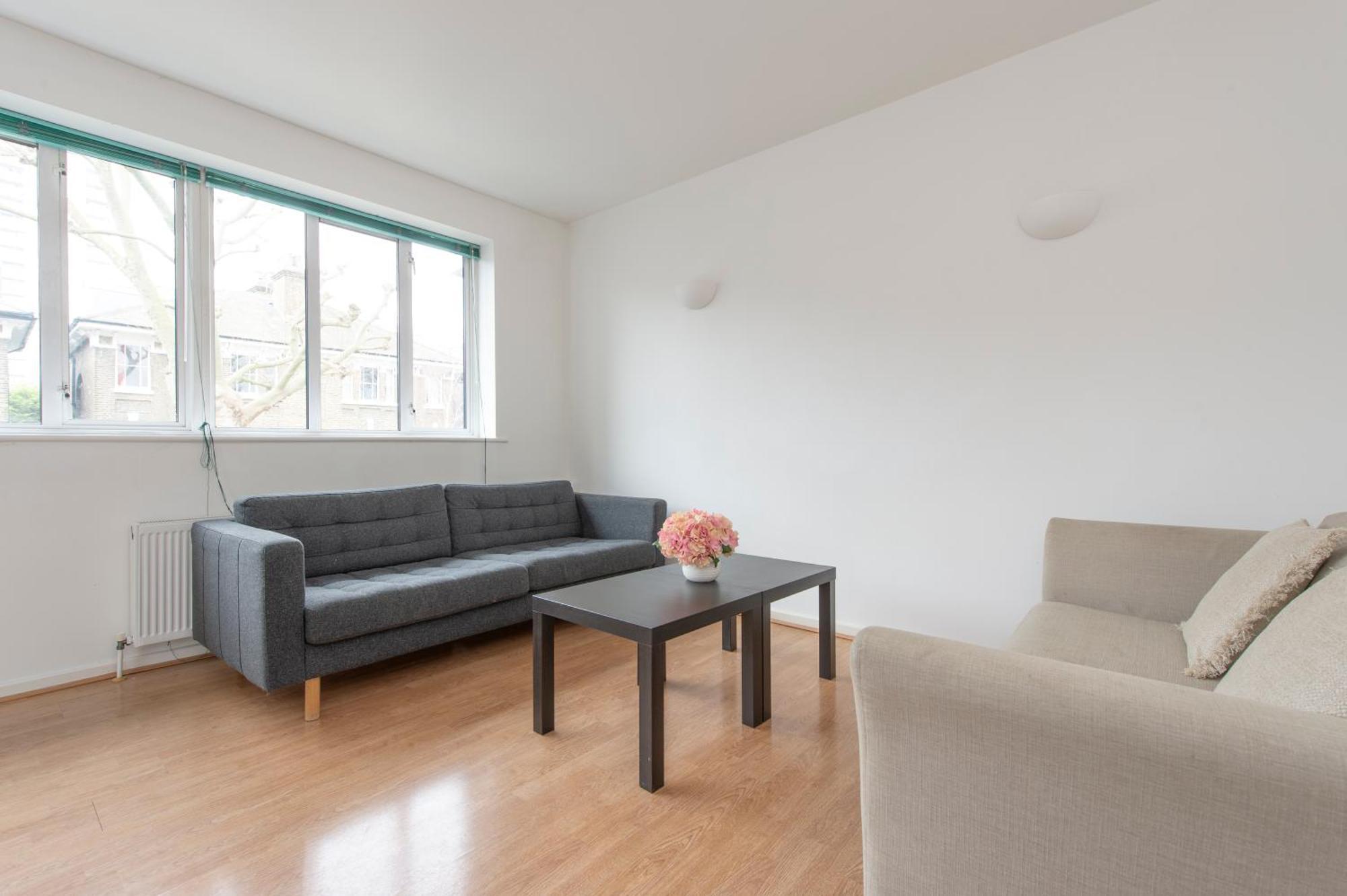 Modern Luxury Apartment By Bow Road Station ロンドン エクステリア 写真